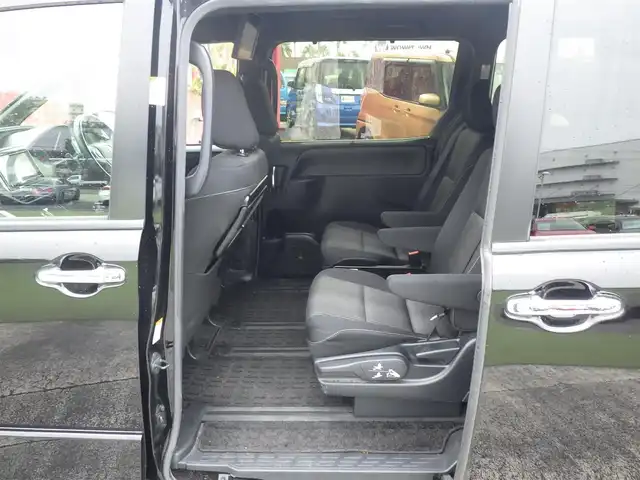 トヨタ ヴォクシー ZS 煌Ⅱ 千葉県 2019(平31)年 5.2万km ブラック 205/60R16/Toyota Safety Sense/・プリクラッシュセーフティ/・レーンディパーチャーアラート/・オートハイビーム/クルーズコントロール/両側パワースライドドア/純正SDナビ/地デジTV/【DVD/CD再生機能　Bluetooth接続】/バックカメラ/フリップダウンモニター/ドライブレコーダー（前後撮影）/革巻きステアリング/ETC/LEDヘッドライト/フォグライト/ウインカーミラー/クリアランスソナー/純正16インチアルミホイル/スマートキー