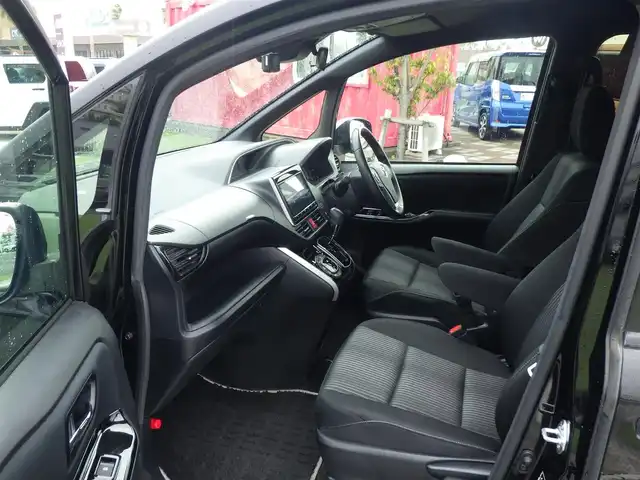 トヨタ ヴォクシー ZS 煌Ⅱ 千葉県 2019(平31)年 5.2万km ブラック 205/60R16/Toyota Safety Sense/・プリクラッシュセーフティ/・レーンディパーチャーアラート/・オートハイビーム/クルーズコントロール/両側パワースライドドア/純正SDナビ/地デジTV/【DVD/CD再生機能　Bluetooth接続】/バックカメラ/フリップダウンモニター/ドライブレコーダー（前後撮影）/革巻きステアリング/ETC/LEDヘッドライト/フォグライト/ウインカーミラー/クリアランスソナー/純正16インチアルミホイル/スマートキー