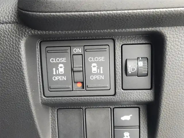 ホンダ ステップワゴン スパーダ eHEV 愛知県 2024(令6)年 2.6万km クリスタルブラックパール 純正11.4インチナビ/・フルセグTV/CD/DVD/Bluetooth/CarPlay/マルチビューカメラ/ビルドインETC/フリップダウンモニター/ドライブレコーダー/ホンダセンシング/・衝突軽減ブレーキ/・アダプティブクルーズコントロール/・車線逸脱支援システム/・アダプティブハイビームアシスト/・ブラインドスポットモニター/両側パワースライドドア/パワーバックドア/前席シートヒーター/パドルシフト/純正LEDヘッドライト/フォグランプ/ステアリングスイッチ/純正16インチアルミホイール