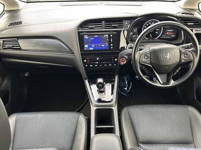 ホンダ シャトル ハイブリッド Z ホンダセンシング 宮城県 2020(令2)年 3.1万km プラチナホワイトパール 純正ナビ/・BT接続/iPod接続/MT付AT/パドルシフト/純正装備品/・16インチAW/・フロアマット/・LEDヘッドライト/ホンダセンシング/・衝突軽減ブレーキ/・歩行者事故低減ステアリング/・アダプティブクルーズコントロール/・路外逸脱抑制機能/バックカメラ/ビルトインETC/革巻きステアリング