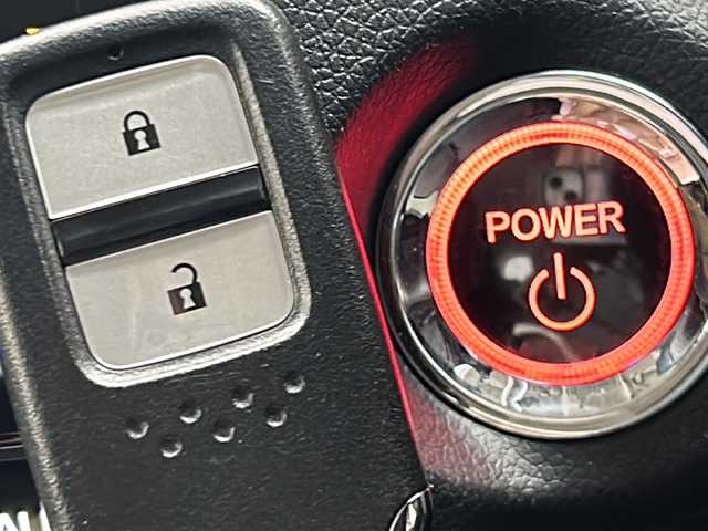 ホンダ シャトル ハイブリッド Z ホンダセンシング 宮城県 2020(令2)年 3.1万km プラチナホワイトパール 純正ナビ/・BT接続/iPod接続/MT付AT/パドルシフト/純正装備品/・16インチAW/・フロアマット/・LEDヘッドライト/ホンダセンシング/・衝突軽減ブレーキ/・歩行者事故低減ステアリング/・アダプティブクルーズコントロール/・路外逸脱抑制機能/バックカメラ/ビルトインETC/革巻きステアリング