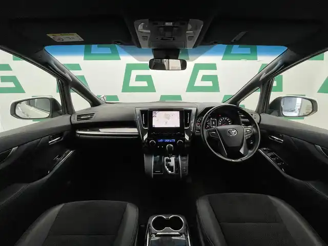 トヨタ アルファード S タイプゴールド 鹿児島県 2020(令2)年 6.1万km ホワイトパールクリスタルシャイン 禁煙車/トヨタセーフティセンス/・プリクラッシュセーフティ/・歩行者検知機能付衝突回避支援タイプ/・レーントレーシングアシスト/・レーダークルーズコントロール（全車速追従機能付）/・ロードサインアシスト/純正ナビ機能付きディスプレイオーディオ/バックカメラ/両側パワースライドドア/ETC/横滑り防止機能/3眼LEDヘッドライト/オートライト/オートマチックハイビーム/純正フロアマット/100V充電