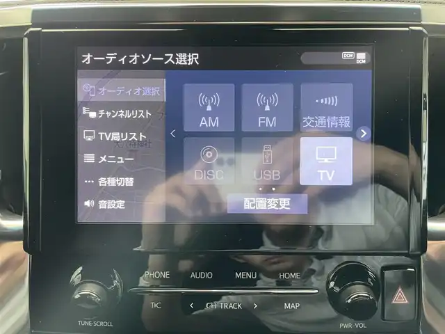 トヨタ アルファード S タイプゴールド 鹿児島県 2020(令2)年 6.1万km ホワイトパールクリスタルシャイン 禁煙車/トヨタセーフティセンス/・プリクラッシュセーフティ/・歩行者検知機能付衝突回避支援タイプ/・レーントレーシングアシスト/・レーダークルーズコントロール（全車速追従機能付）/・ロードサインアシスト/純正ナビ機能付きディスプレイオーディオ/バックカメラ/両側パワースライドドア/ETC/横滑り防止機能/3眼LEDヘッドライト/オートライト/オートマチックハイビーム/純正フロアマット/100V充電
