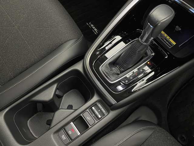 ホンダ ヴェゼル ハイブリッド e:HEV Z 長野県 2021(令3)年 2.1万km メテオロイドグレーメタリック 4WD/純正メモリナビ&フルセグTV&USB&BT/ホンダセンシング/アダプティブクルーズコントロール/レーンキープアシスト/車線逸脱警報/衝突軽減ブレーキ/ブラインドスポットインフォメーション/先行車発進告知/社外前後ドライブレコーダー/パワーバックドア/ハーフレザーシート/前席シートヒーター/ステアリングスイッチ/ステアリングヒーター/パドルシフト/全方位カメラ/ビルトインETC2.0/LEDヘッドライト/オートライト/フロントフォグランプ/電動格納ミラー/ウィンカーミラー/ドアミラーヒーター/電動ホールド/ブレーキホールド/純正18インチAW装着/純正フロアマット/社外ドアバイザー/置くだけ充電/プッシュスタート/スマートキー