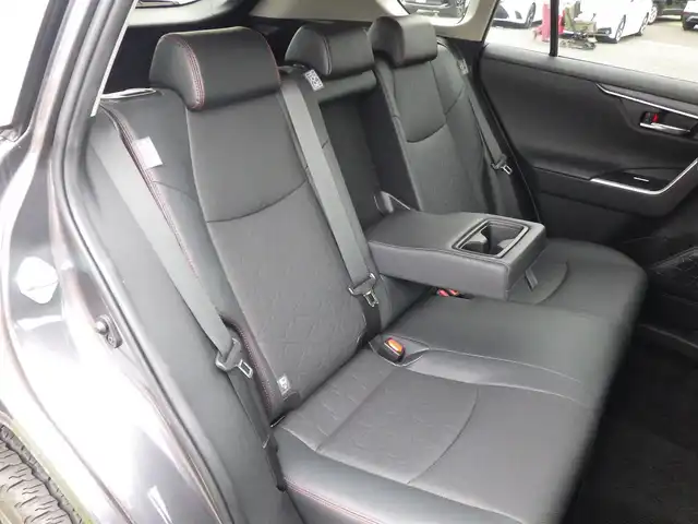 トヨタ ＲＡＶ４ アドベンチャー オフロードPKG 千葉県 2021(令3)年 3.6万km グレーメタリック Toyota Safety Sense/・プリクラッシュセーフティ/・レーンディパーチャーアラート/・オートハイビーム/・レーダークルーズコントロール/・ブラインドスポットモニター/ディスプレイオーディオ/【Bluetooth接続】/パノラミックビューモニター/ドライブレコーダー/運転席パワーシート/前席エアシート/シートヒーター/革巻きステアリング/ステアリングスイッチ/ステアリングヒーター/ETC/LEDヘッドライト/フォグライト/ウインカーミラー/クリアランスソナー/TRDマッドフラップ/純正18インチアルミホイル/サイド/カーテンエアバッグ/スマートキー