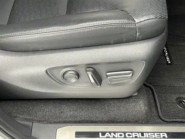 トヨタ ランドクルーザー ２５０ VX 愛知県 2024(令6)年 2.9万km アバンギャルドブロンズメタリック 純正１２．３インチディスプレイオーディオ/トヨタチームメイト　/丸目ヘッドライト　/モデリスタＰＫＧ　/シグネチャーイルミブレード　/モデリスタオーバーフェンダー　/リアバンパーステップガード/トヨタセーフティセンス/デジタルインナーミラー/アラウンドビューモニター/ムーンルーフ/ブラインドスポットモニター/HDMI/ステアリングヒーター/レーダークルーズコントロール/黒革シート/パワーシート/パワーバックドア/シートヒーター/エアシート/フルセグTV/前後ドライブレコーダー/ETC2.0/純正アルミホイール/純正フロアマット/LEDオートライト/フォグランプ/Miracast/衝突被害軽減ブレーキ