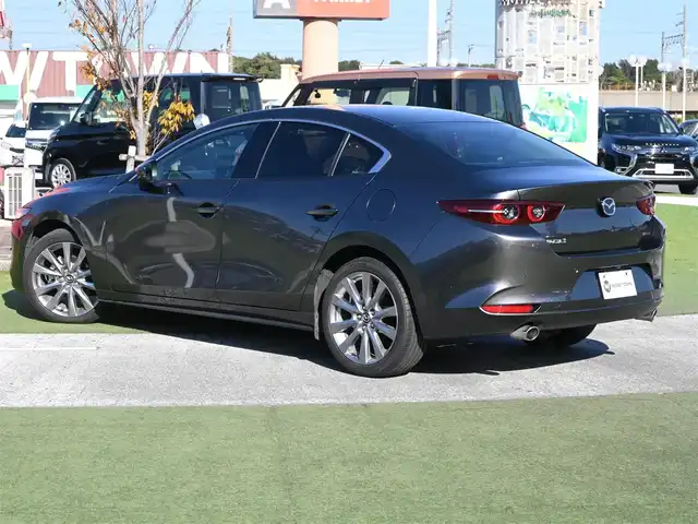 マツダ マツダ３セダン 20S プロアクティブ 千葉県 2019(令1)年 1.5万km マシーングレープレミアムM スマートブレーキサポート/ブラインドスポットモニタリング/レーンキープ・アシスト・システム/アクティブ・ドライビング・ディスプレイ/純正SDナビ/地デジTV/【DVD/CD再生機能　Bluetooth接続】/【Apple CarPlay　Android Auto対応】/バックカメラ/革巻きステアリング/ステアリングヒーター/ステアリングスイッチ/運転席パワーシート/前席シートヒーター/ETC/LEDヘッドライト/ウインカーミラー/コーナーセンサー/純正18インチアルミホイル/サイド/カーテンエアバッグ/アドバンストキーレスエントリー