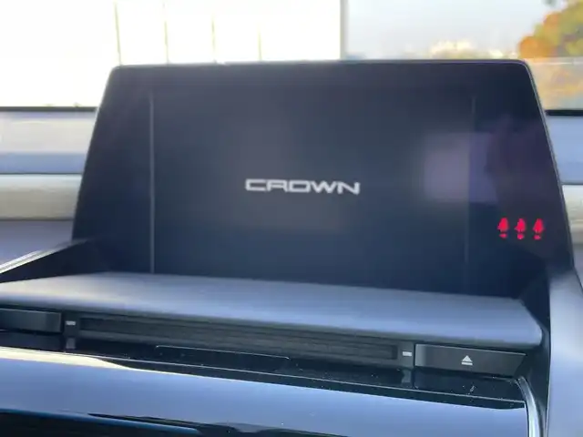 トヨタ クラウン ハイブリッド S Cパッケージ 大阪府 2019(平31)年 2.9万km シルバーM 純正ナビ　/トヨタセーフティセンス /バックカメラ　/前後ドライブレコーダー /ETC /ＨＵＤ　/ＢＳＭ /レーダークルーズコントロール /パワーシート /シートヒーター /ステアリングヒーター /パドルシフト/純正フロアマット/LEDヘッド・フォグ/純正17インチAW/スペアキー