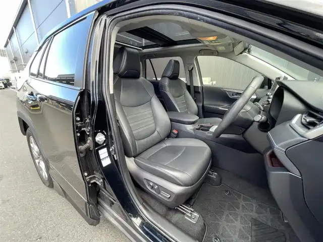 トヨタ ＲＡＶ４ G Zパッケージ 滋賀県 2021(令3)年 4万km アティチュードブラックマイカ TRDエアロ/パノラマルーフ/レザーシート/純正８型ディスプレイオーディオ/デジタルインナーミラー/シートヒーター/パワーシート/BSM/パワーバックドア/パノラミックビューモニター/追従クルーズコントロール/LEDヘッドライト/純正１９AW/ステアリングヒーター