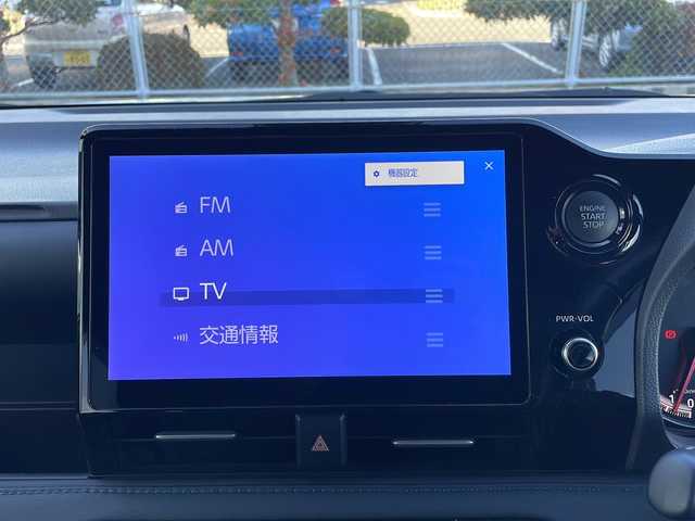 トヨタ ヴォクシー S－Z 山口県 2024(令6)年 3.2万km ホワイトパールクリスタルシャイン 純正ディスプレイオーディオ/・ナビキッド/・Bluetooth接続/・フルセグTV/・AM/FM/・CD/DVDキット/・Miracast/・HDMI/バックカメラ/ビルトインETC/ドライブレコーダー/Toyota Safety Sense/・プリクラッシュセーフティ/・レーントレーシングアシスト/・レーンチェンジアシスト/・レーンディパーチャーアラート/・プロアクティブドライビングアシスト/・フロントクロストラフィックアラート/・発進遅れ告知機能/・ロードサインアシスト/・レーダークルーズコントロール/・ドライバー異常時対応システム/・ブラインドスポットモニター/USB入力端子/純正フロアマット/両側パワースライドドア/スマートキー/プッシュスタート/スペアキー1本/ハーフレザーシート/シートヒーター/純正LEDライト/純正17インチアルミホイール/ドアバイザー/ウィンカーミラー/取扱説明書/保証書