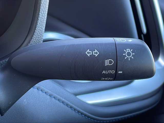 トヨタ ヴォクシー S－Z 山口県 2024(令6)年 3.2万km ホワイトパールクリスタルシャイン 純正ディスプレイオーディオ/・ナビキッド/・Bluetooth接続/・フルセグTV/・AM/FM/・CD/DVDキット/・Miracast/・HDMI/バックカメラ/ビルトインETC/ドライブレコーダー/Toyota Safety Sense/・プリクラッシュセーフティ/・レーントレーシングアシスト/・レーンチェンジアシスト/・レーンディパーチャーアラート/・プロアクティブドライビングアシスト/・フロントクロストラフィックアラート/・発進遅れ告知機能/・ロードサインアシスト/・レーダークルーズコントロール/・ドライバー異常時対応システム/・ブラインドスポットモニター/USB入力端子/純正フロアマット/両側パワースライドドア/スマートキー/プッシュスタート/スペアキー1本/ハーフレザーシート/シートヒーター/純正LEDライト/純正17インチアルミホイール/ドアバイザー/ウィンカーミラー/取扱説明書/保証書