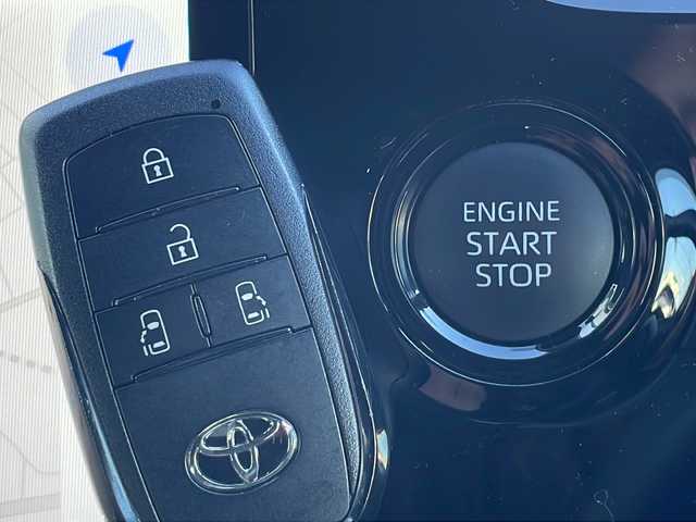 トヨタ ヴォクシー S－Z 山口県 2024(令6)年 3.2万km ホワイトパールクリスタルシャイン 純正ディスプレイオーディオ/・ナビキッド/・Bluetooth接続/・フルセグTV/・AM/FM/・CD/DVDキット/・Miracast/・HDMI/バックカメラ/ビルトインETC/ドライブレコーダー/Toyota Safety Sense/・プリクラッシュセーフティ/・レーントレーシングアシスト/・レーンチェンジアシスト/・レーンディパーチャーアラート/・プロアクティブドライビングアシスト/・フロントクロストラフィックアラート/・発進遅れ告知機能/・ロードサインアシスト/・レーダークルーズコントロール/・ドライバー異常時対応システム/・ブラインドスポットモニター/USB入力端子/純正フロアマット/両側パワースライドドア/スマートキー/プッシュスタート/スペアキー1本/ハーフレザーシート/シートヒーター/純正LEDライト/純正17インチアルミホイール/ドアバイザー/ウィンカーミラー/取扱説明書/保証書