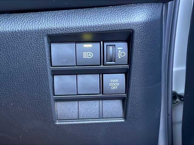 トヨタ ヴォクシー S－Z 山口県 2024(令6)年 3.2万km ホワイトパールクリスタルシャイン 純正ディスプレイオーディオ/・ナビキッド/・Bluetooth接続/・フルセグTV/・AM/FM/・CD/DVDキット/・Miracast/・HDMI/バックカメラ/ビルトインETC/ドライブレコーダー/Toyota Safety Sense/・プリクラッシュセーフティ/・レーントレーシングアシスト/・レーンチェンジアシスト/・レーンディパーチャーアラート/・プロアクティブドライビングアシスト/・フロントクロストラフィックアラート/・発進遅れ告知機能/・ロードサインアシスト/・レーダークルーズコントロール/・ドライバー異常時対応システム/・ブラインドスポットモニター/USB入力端子/純正フロアマット/両側パワースライドドア/スマートキー/プッシュスタート/スペアキー1本/ハーフレザーシート/シートヒーター/純正LEDライト/純正17インチアルミホイール/ドアバイザー/ウィンカーミラー/取扱説明書/保証書