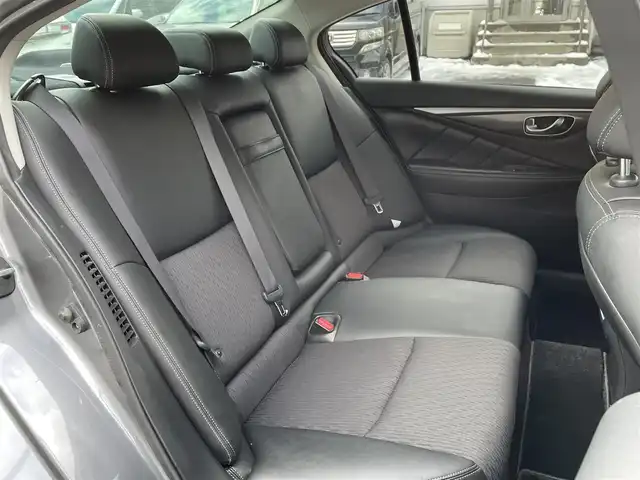 日産 スカイライン ハイブリッド 350GT FOUR 道央・札幌 2014(平26)年 12.1万km ダークメタルグレー (株)IDOMが運営する【じしゃロン札幌豊平店】の自社ローン対象車両になります。こちらは現金ご利用時の価格です。/自社ローンご希望の方は別途その旨お申付け下さい。/プッシュスタート/ハーフレザーシート/前席パワーシート/純正ナビ・フルセグTV/バックカメラ/ETC