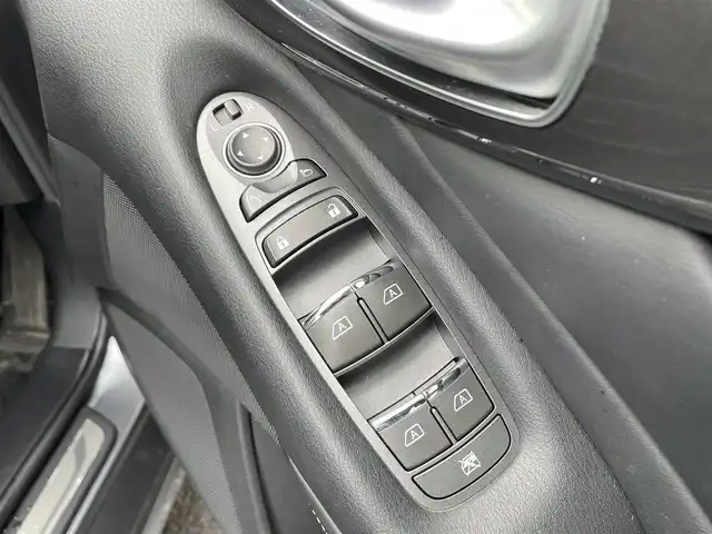 日産 スカイライン ハイブリッド 350GT FOUR 道央・札幌 2014(平26)年 12.1万km ダークメタルグレー (株)IDOMが運営する【じしゃロン札幌豊平店】の自社ローン対象車両になります。こちらは現金ご利用時の価格です。/自社ローンご希望の方は別途その旨お申付け下さい。/プッシュスタート/ハーフレザーシート/前席パワーシート/純正ナビ・フルセグTV/バックカメラ/ETC