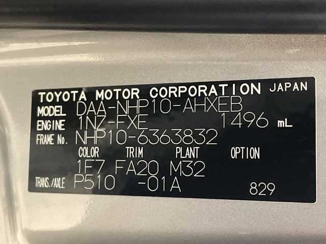 トヨタ アクア G 福井県 2014(平26)年 5.6万km シルバーM ケンウッドナビ/フルセグTV/BT/DVD/CD/SD/バックカメラ/クルーズコントロール/先行車発信お知らせ/ETC/前後ドライブレコーダー/オートライト/LEDヘッドライト/LED黄色フォグ/社外AW付サマータイヤ車載/プッシュスタート/スマートキー/社外14インチアルミホイール