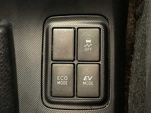 トヨタ アクア G 福井県 2014(平26)年 5.6万km シルバーM ケンウッドナビ/フルセグTV/BT/DVD/CD/SD/バックカメラ/クルーズコントロール/先行車発信お知らせ/ETC/前後ドライブレコーダー/オートライト/LEDヘッドライト/LED黄色フォグ/社外AW付サマータイヤ車載/プッシュスタート/スマートキー/社外14インチアルミホイール