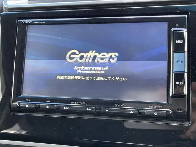 ホンダ フィット ハイブリット Lパッケージ 大阪府 2015(平27)年 6.1万km クリスタルブラックパール 純正ナビ/・Bluetooth/フルセグTV/CD/DVD/ラジオ/　MusicRsck/主要装備/・バックカメラ/・クルーズコントロール/・衝突軽減ブレーキ/・横滑り防止装置/・ハーフレザーシート/・チップアップシート/・純正ホイールキャップ/・純正フロアマット/・手動防眩ルームミラー/・LEDヘッドライト/・ドライブレコーダー前後/・ETC/・ダブルサイド+カーテンエアバック