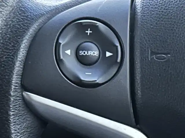 ホンダ フィット ハイブリット Lパッケージ 大阪府 2015(平27)年 6.1万km クリスタルブラックパール 純正ナビ/・Bluetooth/フルセグTV/CD/DVD/ラジオ/　MusicRsck/主要装備/・バックカメラ/・クルーズコントロール/・衝突軽減ブレーキ/・横滑り防止装置/・ハーフレザーシート/・チップアップシート/・純正ホイールキャップ/・純正フロアマット/・手動防眩ルームミラー/・LEDヘッドライト/・ドライブレコーダー前後/・ETC/・ダブルサイド+カーテンエアバック