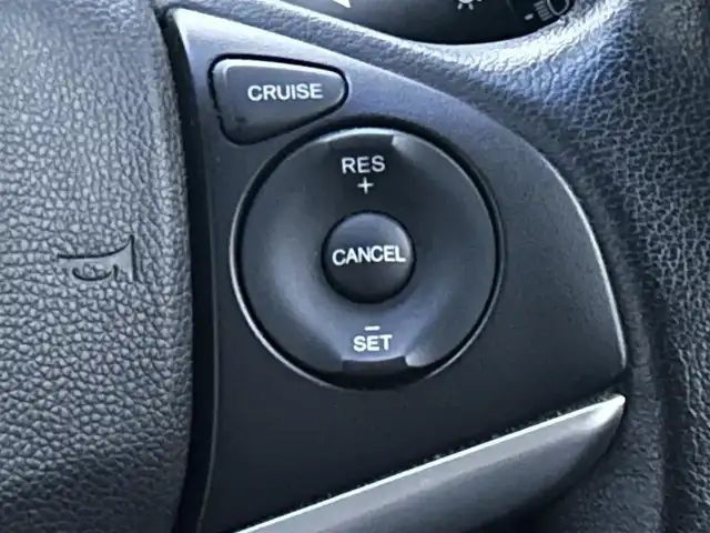 ホンダ フィット ハイブリット Lパッケージ 大阪府 2015(平27)年 6.1万km クリスタルブラックパール 純正ナビ/・Bluetooth/フルセグTV/CD/DVD/ラジオ/　MusicRsck/主要装備/・バックカメラ/・クルーズコントロール/・衝突軽減ブレーキ/・横滑り防止装置/・ハーフレザーシート/・チップアップシート/・純正ホイールキャップ/・純正フロアマット/・手動防眩ルームミラー/・LEDヘッドライト/・ドライブレコーダー前後/・ETC/・ダブルサイド+カーテンエアバック