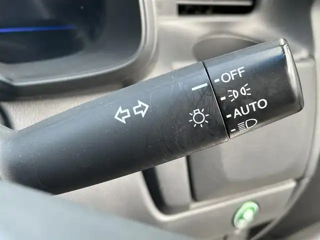 ホンダ フィット ハイブリット Lパッケージ 大阪府 2015(平27)年 6.1万km クリスタルブラックパール 純正ナビ/・Bluetooth/フルセグTV/CD/DVD/ラジオ/　MusicRsck/主要装備/・バックカメラ/・クルーズコントロール/・衝突軽減ブレーキ/・横滑り防止装置/・ハーフレザーシート/・チップアップシート/・純正ホイールキャップ/・純正フロアマット/・手動防眩ルームミラー/・LEDヘッドライト/・ドライブレコーダー前後/・ETC/・ダブルサイド+カーテンエアバック