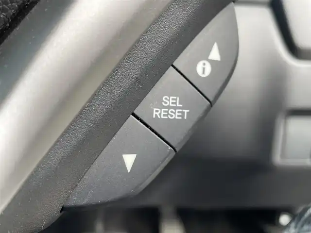 ホンダ フィット ハイブリット Lパッケージ 大阪府 2015(平27)年 6.1万km クリスタルブラックパール 純正ナビ/・Bluetooth/フルセグTV/CD/DVD/ラジオ/　MusicRsck/主要装備/・バックカメラ/・クルーズコントロール/・衝突軽減ブレーキ/・横滑り防止装置/・ハーフレザーシート/・チップアップシート/・純正ホイールキャップ/・純正フロアマット/・手動防眩ルームミラー/・LEDヘッドライト/・ドライブレコーダー前後/・ETC/・ダブルサイド+カーテンエアバック