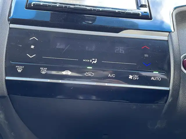 ホンダ フィット ハイブリット Lパッケージ 大阪府 2015(平27)年 6.1万km クリスタルブラックパール 純正ナビ/・Bluetooth/フルセグTV/CD/DVD/ラジオ/　MusicRsck/主要装備/・バックカメラ/・クルーズコントロール/・衝突軽減ブレーキ/・横滑り防止装置/・ハーフレザーシート/・チップアップシート/・純正ホイールキャップ/・純正フロアマット/・手動防眩ルームミラー/・LEDヘッドライト/・ドライブレコーダー前後/・ETC/・ダブルサイド+カーテンエアバック