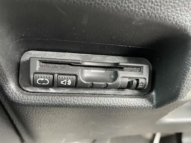 ホンダ フィット ハイブリット Lパッケージ 大阪府 2015(平27)年 6.1万km クリスタルブラックパール 純正ナビ/・Bluetooth/フルセグTV/CD/DVD/ラジオ/　MusicRsck/主要装備/・バックカメラ/・クルーズコントロール/・衝突軽減ブレーキ/・横滑り防止装置/・ハーフレザーシート/・チップアップシート/・純正ホイールキャップ/・純正フロアマット/・手動防眩ルームミラー/・LEDヘッドライト/・ドライブレコーダー前後/・ETC/・ダブルサイド+カーテンエアバック