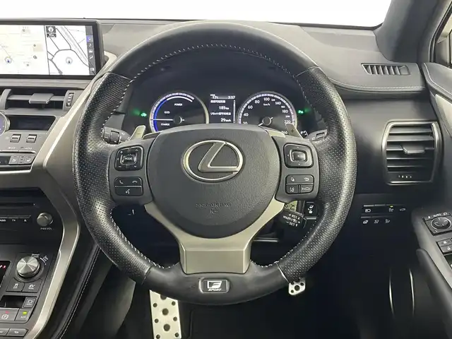 レクサス ＮＸ 300h Fスポーツ 埼玉県 2018(平30)年 2.9万km グラファイトブラックガラスフレーク 純正ナビ/（CD/DVD/Bluetooth/USB/AUX/フルセグTV）/パノラミックビューモニター/ビルトインETC2.0/前方ドラレコ/黒本革シート/前席シートヒーター/前席シートベンチレーション/前席パワーシート(シートメモリー)/ステアリングヒーター/パワーバックドア/ヘッドアップディスプレイ/BSM/3眼LEDヘッドライト/オートライト/オートハイビーム/プリクラッシュセーフティ/レーンディパーチャーアラート/レーダークルーズコントロール/クリアランスソナー/パドルシフト/電動パーキングブレーキ/オートブレーキホールド/プッシュスタート/スマートキー×２/カードキー