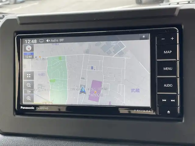 スズキ ジムニー XC 東京都 2024(令6)年 0.1万km未満 シフォンアイボリーメタリックブラック2トーンルーフ XC　4WD　AT　社外7インチナビ(CN-HE02WD)　/スズキセーフティサポート/クルーズコントロール/社外メモリーナビ/地デジTV/【DVD/CD再生機能　Bluetooth接続】/LEDヘッドライト/フォグライト/ウインカーミラー/革巻きステアリング/前席シートヒーター/純正16インチアルミホイル/サイド/カーテンエアバッグ/携帯リモコン