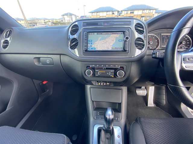 フォルクスワーゲン ティグアン TSI BMテクノ Rライン 福岡県 2013(平25)年 8.1万km 白 ・SDナビ/USB/Bluetooth/CD/DVD/・バックカメラ/・ETC/・純正18AW/・パーキングアシスト/・アイドリングストップ/・オートライト