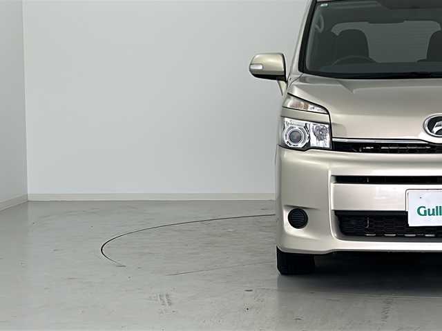 トヨタ ヴォクシー X Lエディション 宮城県 2010(平22)年 6.4万km シルキーゴールドマイカメタリック 社外ナビ/バックカメラ/ETC/片側パワースライドドア/スタッドレスタイヤ積込/LEDヘッドライト