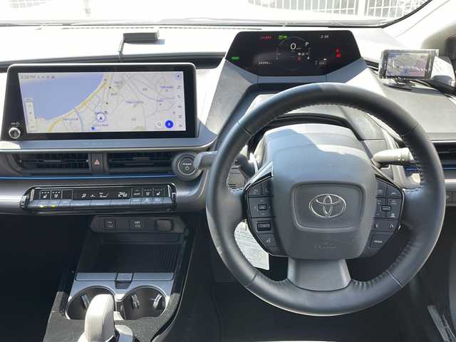 トヨタ プリウス Z 山口県 2023(令5)年 2.5万km プラチナホワイトパールマイカ 純正メモリナビ/（フルセグTV/Bluetooth/Miracast）/純正12.3型ディスプレイオーディオ/アラウンドビューモニター/クルーズコントロール/ブラインドスポットモニター/パーキングアシスト/レザーシート/シートヒーター（D/N席）/D席シートメモリ/ステアリングヒーター/パワーバックドア/ETC2.0/GRフロントスポイラー/GRテールゲートスポイラー/純正19インチアルミホイール/純正フロアマット