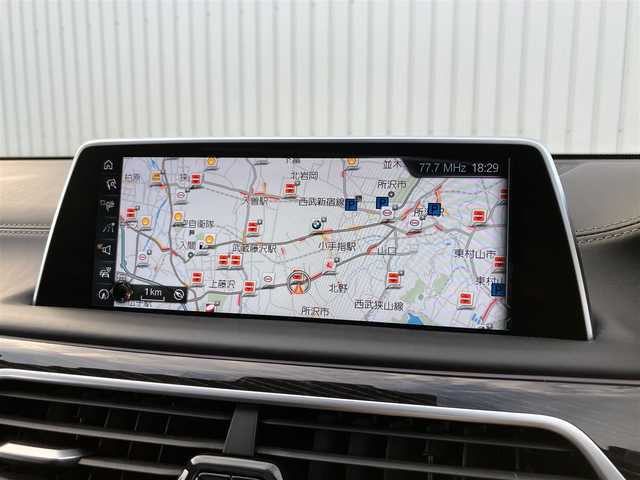 ＢＭＷ ７５０ｉ Mスポーツ 埼玉県 2016(平28)年 3.3万km サファイアブラックP 登録時32543km/サンルーフ/黒革シート/　・前席パワーシート/　・前席マッサージ機能/　・全席シートヒーター/　・前席シートエアコン/インテリジェントセーフティ/ヘッドアップディスプレイ/レーンアシスト/クリアランスソナー/アダプティブクルーズコントロール/純正メーカーナビ/　・フルセグTV/　・ハーマンカードンサウンド/　・CD/DVD再生/　・Bluetooth接続/　・USB端子/　・i-DRIVE/全周囲カメラ/リアオートサンシェード/アイドリングストップ/LEDヘッドライト/オートハイビーム/純正20インチAW/パワートランク/スマートキー×1/ディスプレイキー×1/プッシュスタートボタン/革巻きステアリング/パドルシフト/保証書/取扱説明書/BMW整備記録簿（H30.H31.R2.R3.R4.R5.R7）
