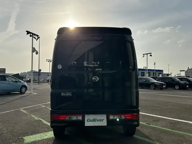 日産 ＮＶ１００クリッパー リオ G 長崎県 2015(平27)年 2.4万km ブルーイッシュブラック ワンオーナー/純正ナビ/　(Bluetooth/CD/DVD)/フルセグTV/パワースライドドア(両側)/電動オートステップ(助手席側)/ドライブレコーダー/ETC/インテリジェントエマージェンシーブレーキ/踏み間違い衝突防止アシスト/エマージェンシーストップシグナル/ビークルダイナミクスコントロール/IC付ターボ/HIDヘッドランプ/フロントフォグランプ/オートライト/オートエアコン/ステアリングスイッチ/純正14インチアルミホイール/インテリジェントキー/プッシュスタートボタン/保証書