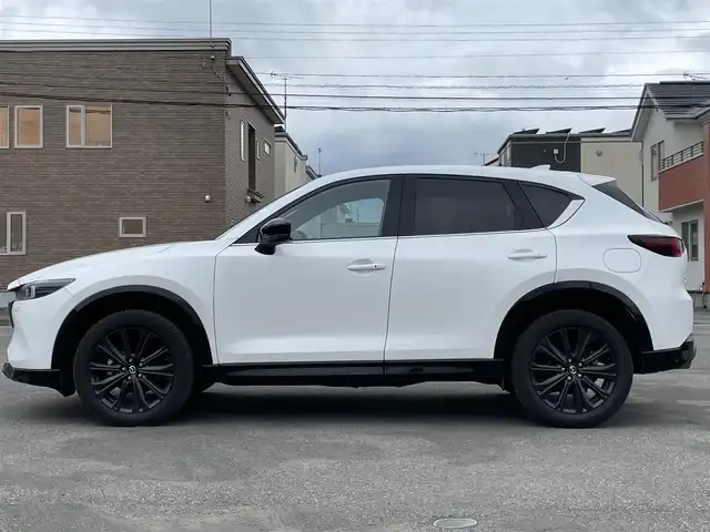 マツダ ＣＸ－５ 25S スポーツアピアランス 道央・札幌 2022(令4)年 1.9万km スノーフレイクホワイトパールマイカ ４WD/純正メーカーナビ/AM/FM/BT/フルセグ/衝突被害軽減ブレーキ/横滑り防止装置/レーダークルーズコントロール/レーンキープアシスト/オフロードトランクションアシスト/クリアランスソナー/ブラインドスポットモニター/アラウンドビューモニター/ETC/アイドリングストップ/SPORTMODE/パワーバックドア/前席パワーシート/D席メモリーシート/前席シートヒーター/レザーシート/革巻きステアリング/ステアリングリモコン/パドルシフト/ハンドルヒーター/電動パーキング/オートブレーキホールド/MTモード付AT/プッシュスタート/スマートキー/LEDヘッドライト/オートライト/オートハイビーム/電動格納ミラー/ウィンカーミラー/純正フロアマット/純正エンジンスターター