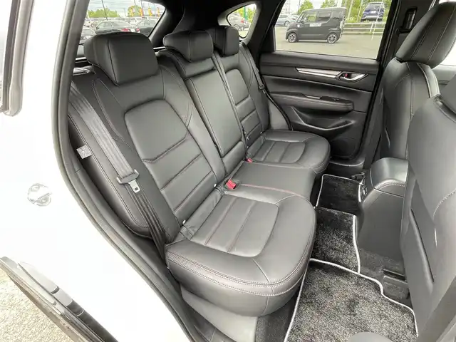 マツダ ＣＸ－５ 25S スポーツアピアランス 道央・札幌 2022(令4)年 1.9万km スノーフレイクホワイトパールマイカ ４WD/純正メーカーナビ/AM/FM/BT/フルセグ/衝突被害軽減ブレーキ/横滑り防止装置/レーダークルーズコントロール/レーンキープアシスト/オフロードトランクションアシスト/クリアランスソナー/ブラインドスポットモニター/アラウンドビューモニター/ETC/アイドリングストップ/SPORTMODE/パワーバックドア/前席パワーシート/D席メモリーシート/前席シートヒーター/レザーシート/革巻きステアリング/ステアリングリモコン/パドルシフト/ハンドルヒーター/電動パーキング/オートブレーキホールド/MTモード付AT/プッシュスタート/スマートキー/LEDヘッドライト/オートライト/オートハイビーム/電動格納ミラー/ウィンカーミラー/純正フロアマット/純正エンジンスターター