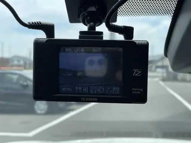 トヨタ シエンタ G クエロ 佐賀県 2020(令2)年 3.4万km ホワイトパールクリスタルシャイン トヨタセーフティセンス/・プリクラッシュセーフティシステム/・レーンディパーチャーアラート/・オートマチィックハイビーム/インテリジェントクリアランスソナー/純正SDナビ/・パノラミックビューモニター/・フルセグTV/BT/CD/DVD/両側パワースライドドア/ハーフレザーシート（合皮）/LEDヘッドライト/フォグランプ/オートライト/前後ドライブレコーダー(TZ-D205W)/ETC/プッシュスタート/革巻きステアリング/ステアリングスイッチ/電動格納ミラー/フロアマット/ドアバイザー/スペアキー×１