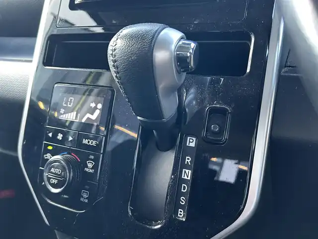 ダイハツ トール カスタムG SAⅡ 栃木県 2018(平30)年 7.1万km 緑 エマージェンシーブレーキ/kenwood社外ナビ/ワンセグテレビ/アラウンドビューモニター/ETC/アイドリングストップ/スマートキー/LEDオートライト/純正アルミホイール/コーナーセンサー/プッシュスタート/ドアバイザー/横滑り防止装置/スタッドレスタイヤ