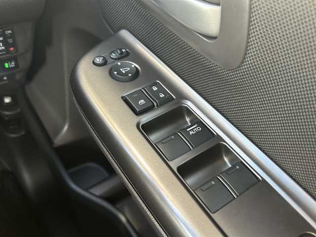 ホンダ フリード G ホンダセンシング 静岡県 2021(令3)年 1.8万km ミッドナイトブルービームM 純正ナビ/・CD/・FM/AM/・iPod/・SD/・USB/・Bluetooth/ホンダセンシング/アダプティブ・クルーズ・コントロール（ACC）/・作動車速域：約30km/hから100km/h間/車線維持支援システム（LKAS）/・作動車速：約65km/hから100km/h間/・ステアリング制御/衝突軽減ブレーキ（CMBS）/・歩行者検知機能/・作動車速：約80km/h未満時/・対向車車速：約30km/hから80km/h時/誤発進抑制機能（前進）/・ミリ波レーダー検知：作動車速10km/h未満/歩行者事故低減ステアリング/・作動車速10km/hから40km/h間/路外逸脱抑制機能/・作動車速：約60km/hから100km/h間/先行車発進お知らせ機能/標識認識機能/オートハイビーム/主要装備/・ＥＴＣ/・ドライブレコーダー/・レーダークルーズコントロール/・両側パワースライドドア/・バックカメラ/・運転席+助手席シートヒーター/・ＬＥＤヘッドライト/・アクティブコーナリングライト/・横滑り防止装置/・アイドリングストップ