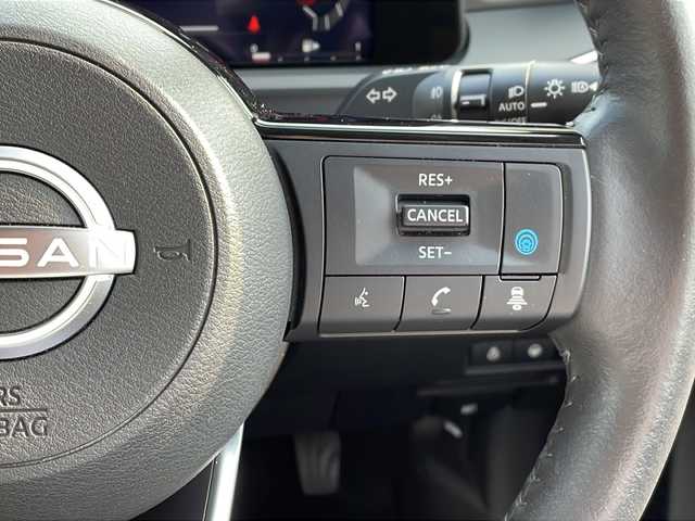 日産 オーラ G レザーエディション 山形県 2022(令4)年 3.3万km 黒 禁煙車/ワンオーナー/全方位運転支援システム/プロパイロット/プロパイロット緊急停止支援システム/エマージェンシーブレーキ/インテリジェントFCW(前方衝突予測警報)/インテリジェントDA(ふらつき警報)/インテリジェントLI(車線逸脱防止支援システム)/LDW(車線逸脱警報)/インテリジェントBSI(後側方衝突防止支援システム)/BSW(後側方車両検知警報)/標識検知機能/インテリジェントアラウンドビューモニター(移動物 検知機能付)/踏み間違い衝突防止アシスト/RCTA(後退時車両検知警報)/インテリジェントルームミラー/エマージェンシーストップシグナル/SOSコール/オートブレーキホールド/純正NissanConectナビ(AM.FM.TV.Bleetooth.AndroidAuto.HDMI.USB)/寒冷地仕様/ETC2.0 /置くだけ充電/BOSEサウンドシステム/ステアリングヒーター/シートヒーター(D/N席)/革シート/LEDヘッドランプ/フォグランプ/純正サマーAW17インチ