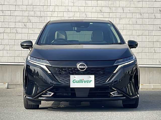 日産 オーラ G レザーエディション 山形県 2022(令4)年 3.3万km 黒 禁煙車/ワンオーナー/全方位運転支援システム/プロパイロット/プロパイロット緊急停止支援システム/エマージェンシーブレーキ/インテリジェントFCW(前方衝突予測警報)/インテリジェントDA(ふらつき警報)/インテリジェントLI(車線逸脱防止支援システム)/LDW(車線逸脱警報)/インテリジェントBSI(後側方衝突防止支援システム)/BSW(後側方車両検知警報)/標識検知機能/インテリジェントアラウンドビューモニター(移動物 検知機能付)/踏み間違い衝突防止アシスト/RCTA(後退時車両検知警報)/インテリジェントルームミラー/エマージェンシーストップシグナル/SOSコール/オートブレーキホールド/純正NissanConectナビ(AM.FM.TV.Bleetooth.AndroidAuto.HDMI.USB)/寒冷地仕様/ETC2.0 /置くだけ充電/BOSEサウンドシステム/ステアリングヒーター/シートヒーター(D/N席)/革シート/LEDヘッドランプ/フォグランプ/純正サマーAW17インチ