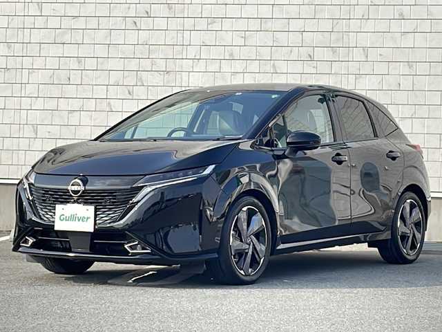 日産 オーラ G レザーエディション 山形県 2022(令4)年 3.3万km 黒 禁煙車/ワンオーナー/全方位運転支援システム/プロパイロット/プロパイロット緊急停止支援システム/エマージェンシーブレーキ/インテリジェントFCW(前方衝突予測警報)/インテリジェントDA(ふらつき警報)/インテリジェントLI(車線逸脱防止支援システム)/LDW(車線逸脱警報)/インテリジェントBSI(後側方衝突防止支援システム)/BSW(後側方車両検知警報)/標識検知機能/インテリジェントアラウンドビューモニター(移動物 検知機能付)/踏み間違い衝突防止アシスト/RCTA(後退時車両検知警報)/インテリジェントルームミラー/エマージェンシーストップシグナル/SOSコール/オートブレーキホールド/純正NissanConectナビ(AM.FM.TV.Bleetooth.AndroidAuto.HDMI.USB)/寒冷地仕様/ETC2.0 /置くだけ充電/BOSEサウンドシステム/ステアリングヒーター/シートヒーター(D/N席)/革シート/LEDヘッドランプ/フォグランプ/純正サマーAW17インチ