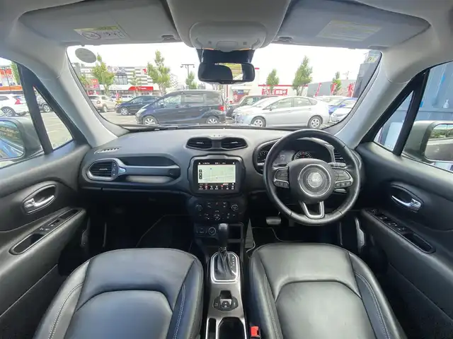 クライスラー・ジープ ジープ レネゲード リミテッド 福岡県 2020(令2)年 3.2万km グレー ・アダプティブクルーズコントロール/・メモリーナビ/USB/Bluetooth/AUX/AppleCarPlay/・バックカメラ/・黒革シート/シートヒーター/・フルセグ/・社外ETC/・純正17AW/・プッシュスタート/・スマートキー/・スペアキー/・フルフラットシート/・レーンキープアシスト/・オートライト/・LEDライト/・保証書/・取扱説明書/・記録簿