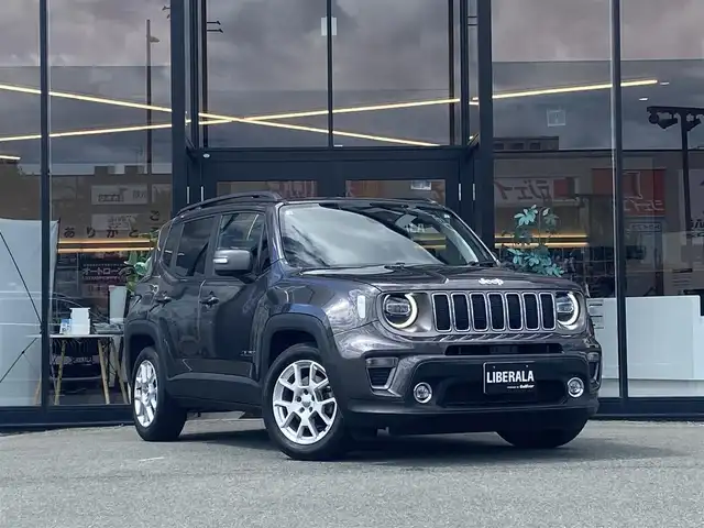 クライスラー・ジープ ジープ レネゲード リミテッド 福岡県 2020(令2)年 3.2万km グレー ・アダプティブクルーズコントロール/・メモリーナビ/USB/Bluetooth/AUX/AppleCarPlay/・バックカメラ/・黒革シート/シートヒーター/・フルセグ/・社外ETC/・純正17AW/・プッシュスタート/・スマートキー/・スペアキー/・フルフラットシート/・レーンキープアシスト/・オートライト/・LEDライト/・保証書/・取扱説明書/・記録簿