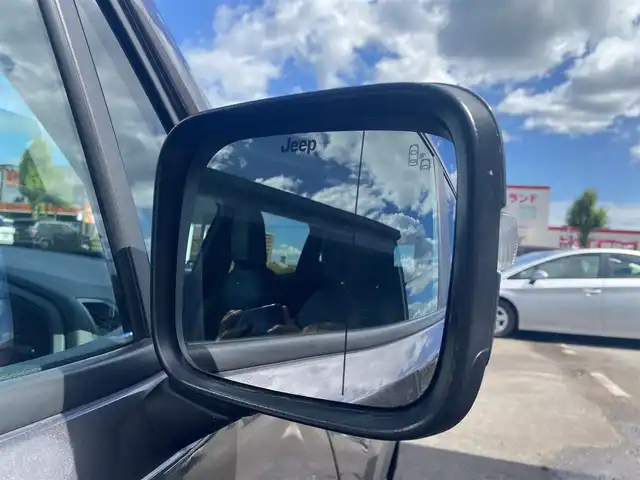 クライスラー・ジープ ジープ レネゲード リミテッド 福岡県 2020(令2)年 3.2万km グレー ・アダプティブクルーズコントロール/・メモリーナビ/USB/Bluetooth/AUX/AppleCarPlay/・バックカメラ/・黒革シート/シートヒーター/・フルセグ/・社外ETC/・純正17AW/・プッシュスタート/・スマートキー/・スペアキー/・フルフラットシート/・レーンキープアシスト/・オートライト/・LEDライト/・保証書/・取扱説明書/・記録簿