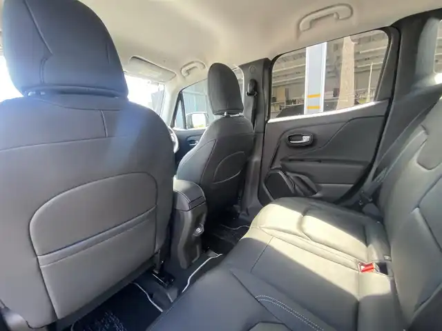 クライスラー・ジープ ジープ レネゲード リミテッド 福岡県 2020(令2)年 3.2万km グレー ・アダプティブクルーズコントロール/・メモリーナビ/USB/Bluetooth/AUX/AppleCarPlay/・バックカメラ/・黒革シート/シートヒーター/・フルセグ/・社外ETC/・純正17AW/・プッシュスタート/・スマートキー/・スペアキー/・フルフラットシート/・レーンキープアシスト/・オートライト/・LEDライト/・保証書/・取扱説明書/・記録簿