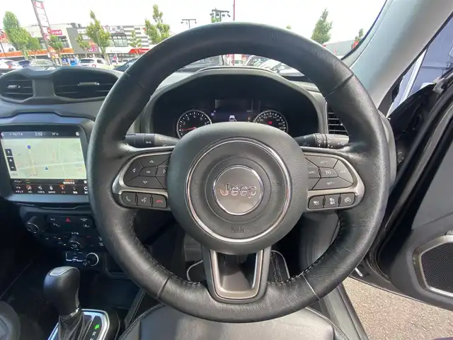 クライスラー・ジープ ジープ レネゲード リミテッド 福岡県 2020(令2)年 3.2万km グレー ・アダプティブクルーズコントロール/・メモリーナビ/USB/Bluetooth/AUX/AppleCarPlay/・バックカメラ/・黒革シート/シートヒーター/・フルセグ/・社外ETC/・純正17AW/・プッシュスタート/・スマートキー/・スペアキー/・フルフラットシート/・レーンキープアシスト/・オートライト/・LEDライト/・保証書/・取扱説明書/・記録簿