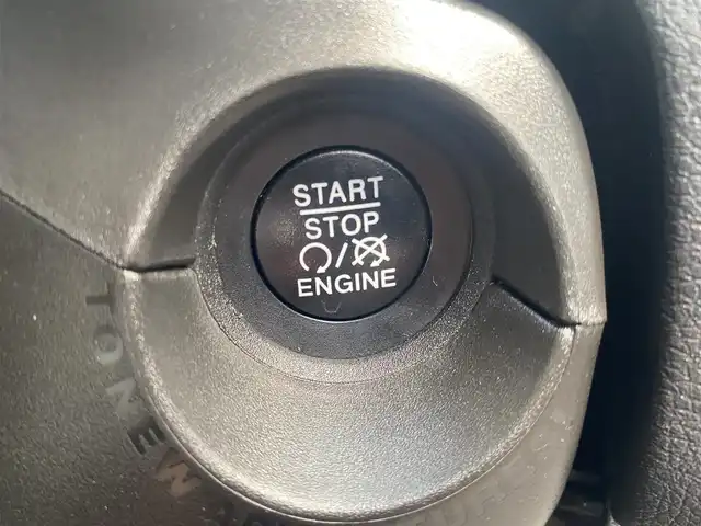 クライスラー・ジープ ジープ レネゲード リミテッド 福岡県 2020(令2)年 3.2万km グレー ・アダプティブクルーズコントロール/・メモリーナビ/USB/Bluetooth/AUX/AppleCarPlay/・バックカメラ/・黒革シート/シートヒーター/・フルセグ/・社外ETC/・純正17AW/・プッシュスタート/・スマートキー/・スペアキー/・フルフラットシート/・レーンキープアシスト/・オートライト/・LEDライト/・保証書/・取扱説明書/・記録簿