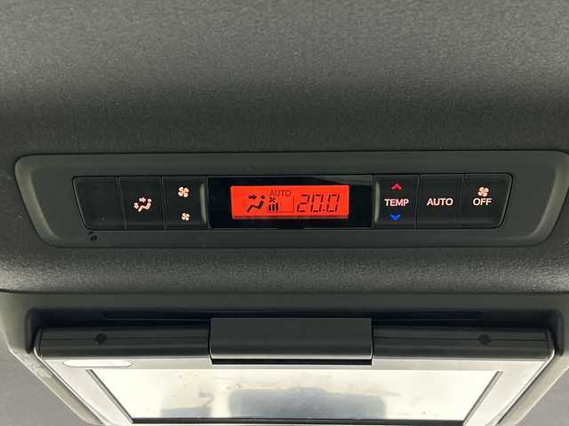 トヨタ エスクァイア ハイブリッド Gi プレミアムパッケージ ブラックテーラード 三重県 2020(令2)年 4.2万km ホワイトパールクリスタルシャイン 禁煙車　/純正９型ナビ/CD/DVD/BT/MSV/フルセグTV　/１２．１型フリップダウンモニター　/両側パワースライドドア　/ＥＴＣ　/クリアランスソナー　/前後ドライブレコーダー　/シートヒーター　/バックカメラ　/トヨタセーフティセンス　/ハーフレザーシート/クルーズコントロール/ステアリングリモコン/ステアリングヒーター/スマートキー